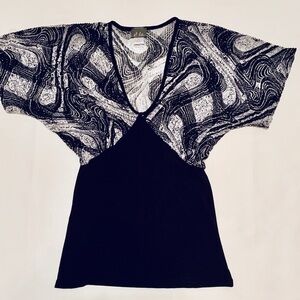 Black and White Open Knit Short Sleeve Top-S